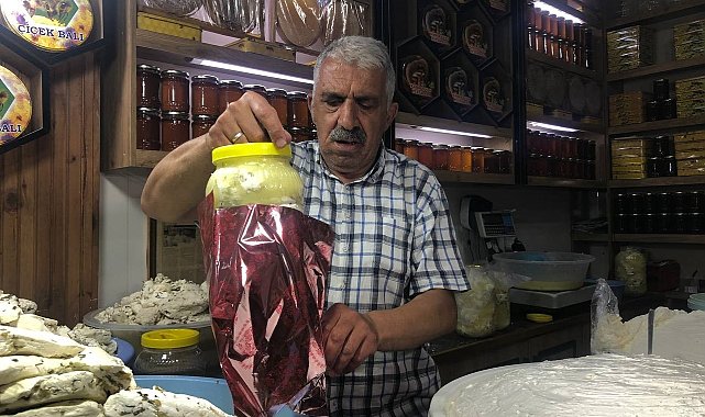 Van'ın meşhur otlu peyniri hediyelik olarak alınıyor