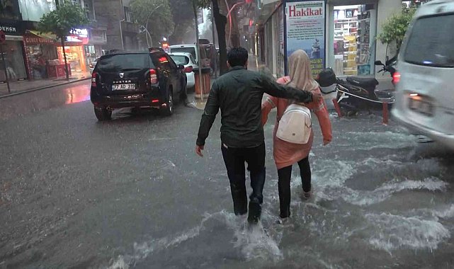 Yalova'da sağanak yağış etkili oluyor