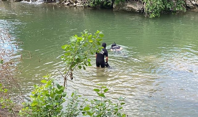 Yanan otomobilin kayıp sahibi için arama çalışmaları başlatıldı