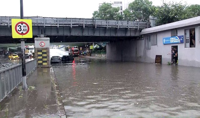 Yenikapı alt geçidini su bastı