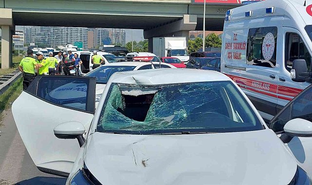 Yolun karşısına geçen adama otomobil çarptı: 1 ölü