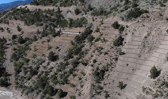 Yusufeli yeni yerleşim yerinde 8 hektarlık alanda erozyon çalışması tamamlandı