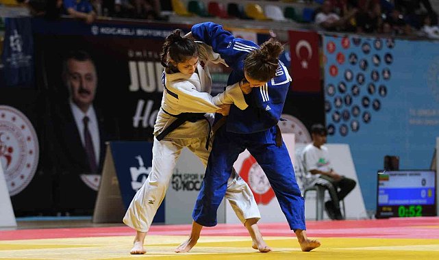 9 ülkeden 259 sporcu kozlarını Kocaeli'de paylaşıyor
