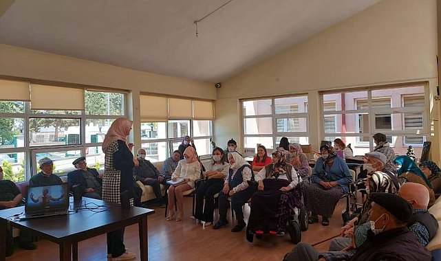 Aile ve Sosyal Hizmetler Bakanlığı'ndan yaşlılara güvenli internet kullanımı eğitimi