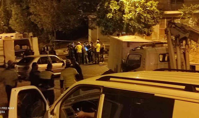 Ankara'da park halindeki araçlara çarptıktan sonra devrilen kamyonetin sürücüsü hayatını kaybetti