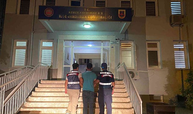 Antalya'da telefon faresi jandarmadan kaçamadı