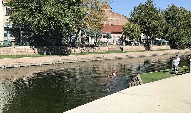 Arkadaşlarının boğulduğu noktada 'Bizden hızlısı mezarda' diyerek yüzdüler