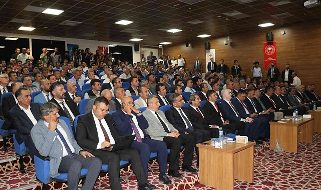 Bakan Kirişci Van'da tarım sektörü temsilcileriyle bir araya geldi