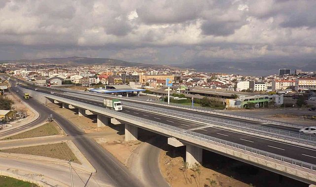 Bandırma'daki üst geçit çift taraflı olarak ulaşıma açıldı