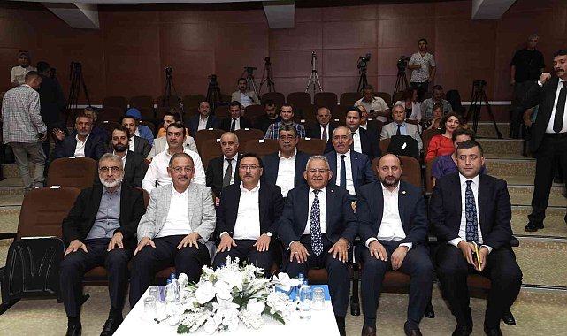 Başkan Büyükkılıç, turizmde Kayseri'nin yol haritasını çizecek zirveye katıldı