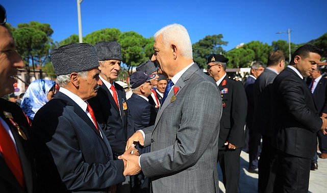 Başkan Gürün, törene dedesinin İstiklal Madalyası ile katıldı