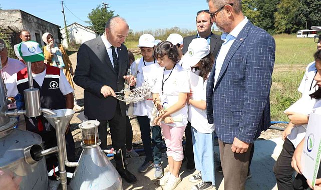 Başkan Özlü gençlere tarımı sevdiriyor