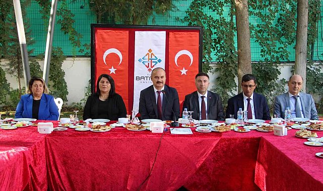 Batman'da akademisyenler liseli öğrencileriyle buluşuyor