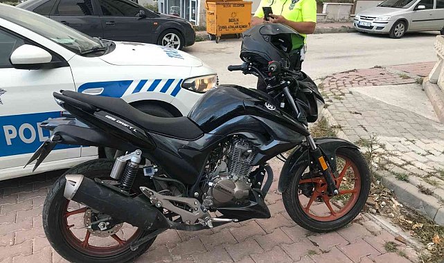 Bilecik'te otomobil ile motosikletin çarpışması sonucu 1 kişi yaralandı