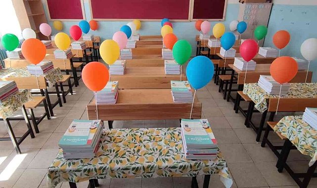 Bingöl'de balonlarla süslenen sınıflar eğitim ve öğretime hazır