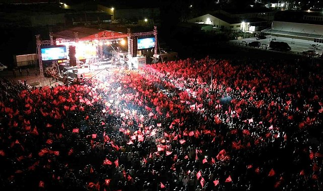 Bozüyük'teki Murat Boz konseriyle binlerce kişi gönüllerince eğlendi