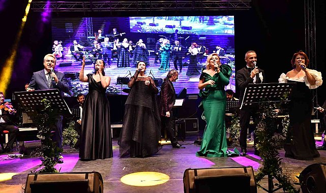 Burs'da Sanat Güneş'i Zeki Müren, muhteşem bir geceyle anıldı