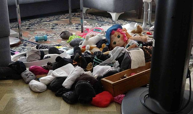 Bursa'da hırsızlar evde 4 gün boyunca yaşadı..Kapı girişlerine bıçak bırakarak kaçtılar