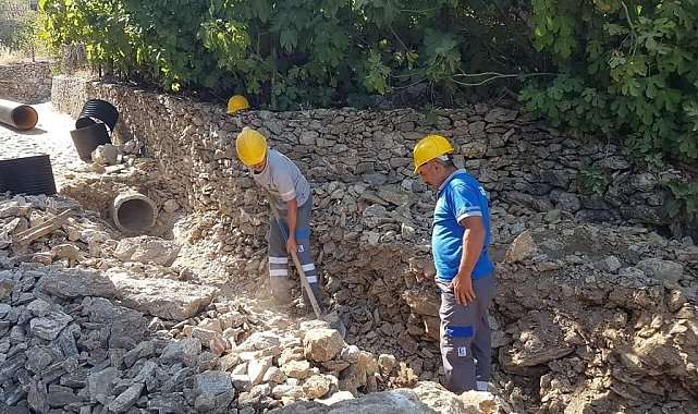 Büyükşehir'den Ürünlü'de yağmur suyu çalışması
