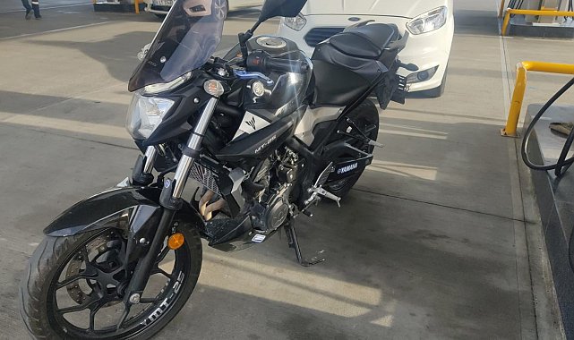 Çaldıkları motosiklete yakıt almak isterken yakalandılar