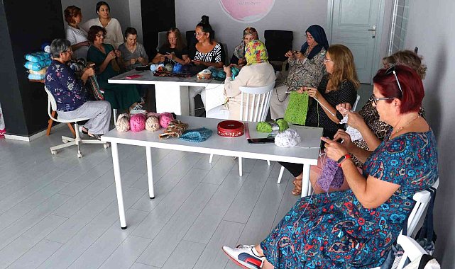 Çocuklar üşümesin diye 81 ilde atkı ve bere örecek