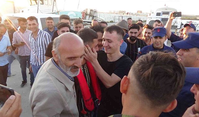 Denizde kaybolan genç 24 saat sonra sağ olarak bulundu