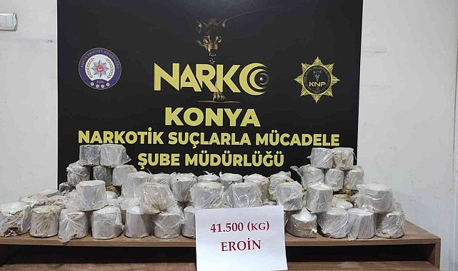 Dur ihtarına uymayan araçtan atılan çantalarda 41.5 kilo eroin çıktı