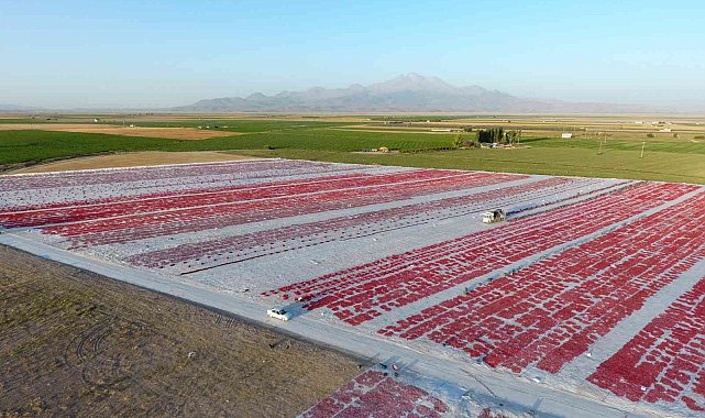 Erciyes'in etekleri kırmızıya boyandı