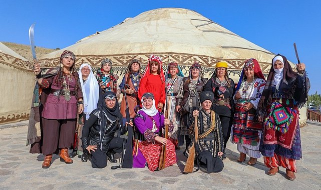 Eskişehir Anadolu Bacıları oyun ve gösterileri ile ülke çapında ilgi görüyor