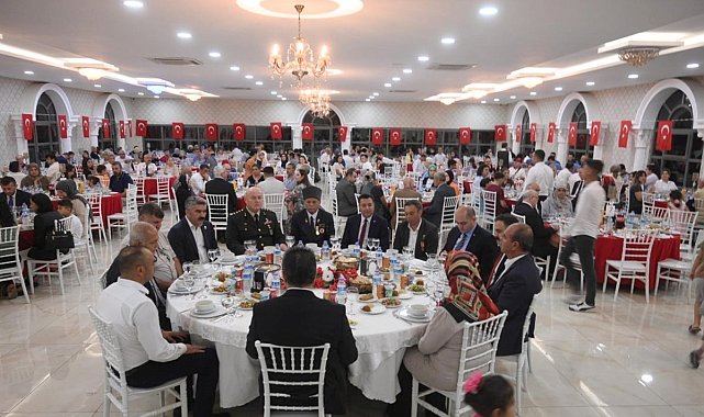Gazi ve şehit yakınlarına onur yemeği