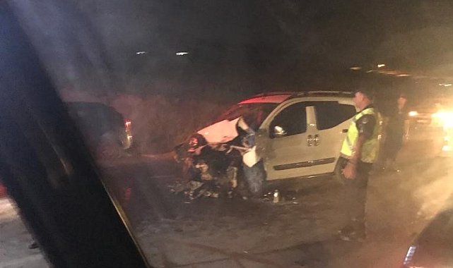 Gaziantep'te ticari araç ile otomobil kafa kafaya çarpıştı: 8 yaralı
