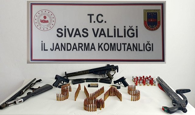 Göçerlerin çadırlarından adeta cephanelik çıktı