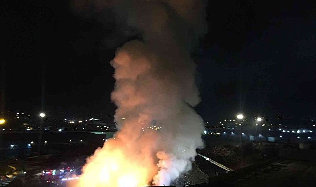 Hurdalıkta çıkan yangın gece boyu devam etti