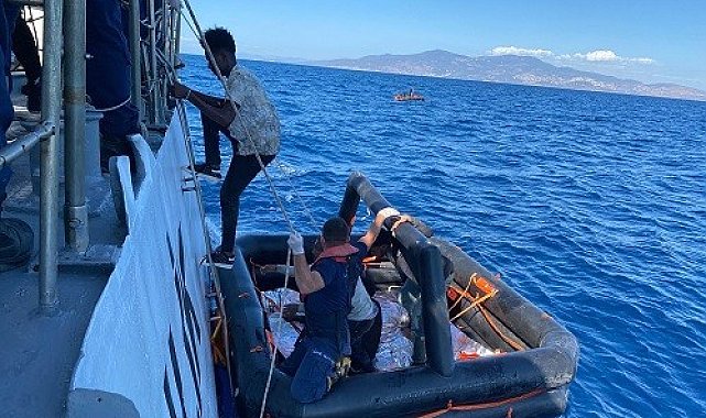 İzmir açıklarında 66 göçmen kurtarıldı, 37 göçmen yakalandı