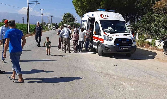 İzmir'de trafik kazasında yaşlı çift yaralandı