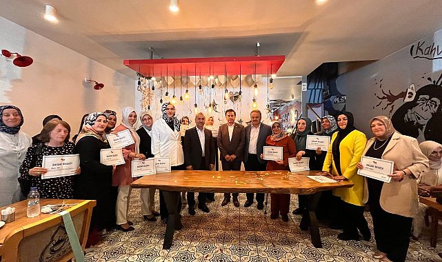 Karabük'te ilk ve ortaöğretimi bitiren 22 kadın için mezuniyet programı düzenlendi