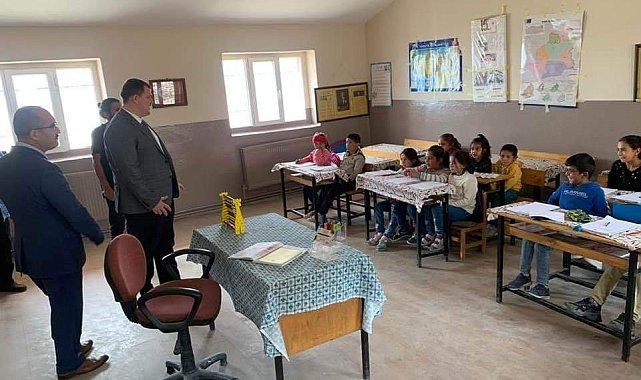 Kaymakam Onur Yılmazer, okullarda incelemede bulundu