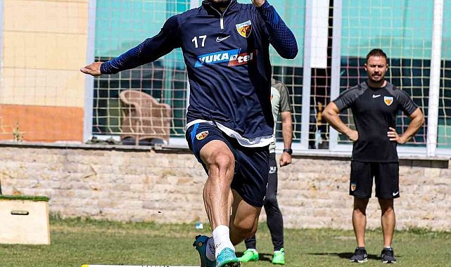 Kayserispor'da Emrah takıma katıldı