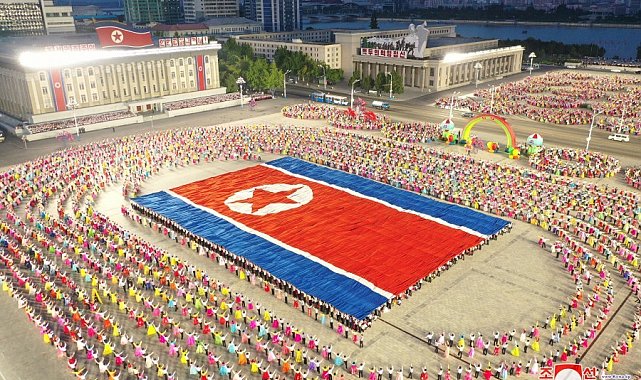 Kuzey Kore'nin kuruluşunun 74. yılı görkemli bir törenle kutlandı
