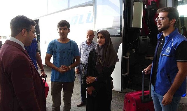KYK'da barınacak üniversite öğrencileri otogar ve havalimanında karşılanarak yurtlara yerleştiriliyor