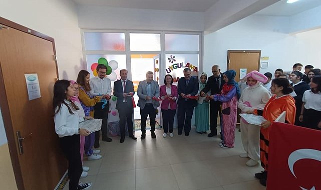 Okul öncesi uygulama sınıfı ve bilişim laboratuarının açıldı