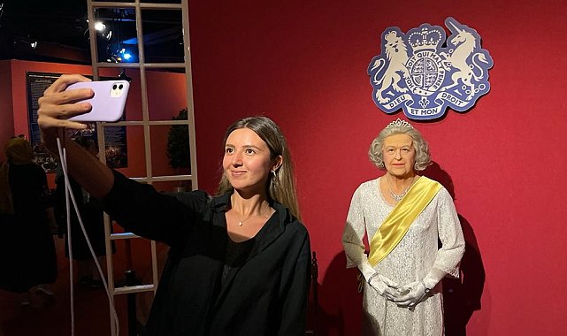 Ölümünden sonra Kraliçe Elizabeth'in heykeline ilgi arttı