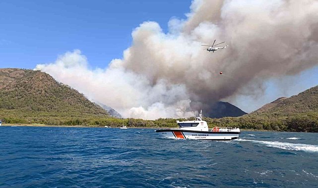 Orman yangını için uçak ve helikopterlerin su aldığı bölge deniz trafiğine kapatıldı