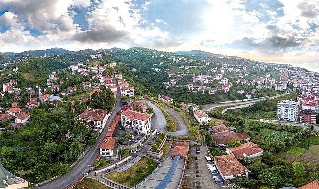 Ortamahalle'nin gündüzü ayrı gecesi ayrı güzel
