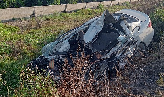 Otomobil belediye otobüsüyle kafa kafaya çarpıştı: 1 ölü