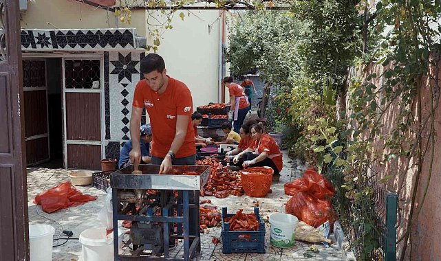 "Kadın Eli" birimi ihtiyaç sahibi ailelerin yanında