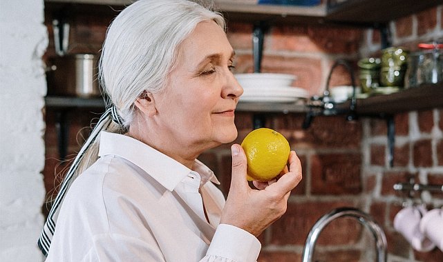 "Omicron'da tat ve koku kaybı yaşayanların yüzde 50'sinde depresyon görülüyor"