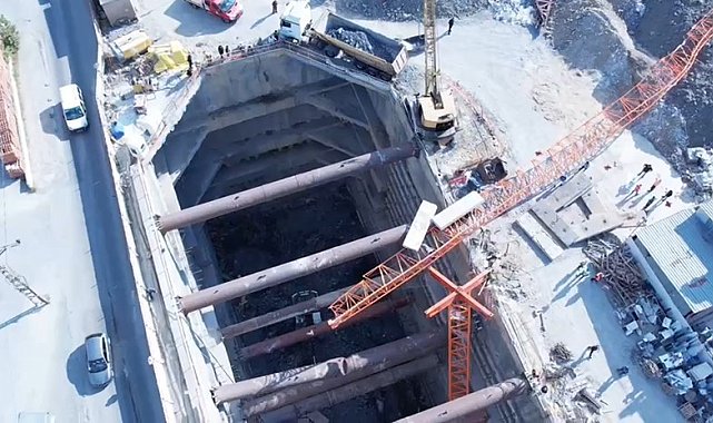 Sancaktepe'de metro çalışmasında vinç devrildi: 2 ölü, 1 yaralı