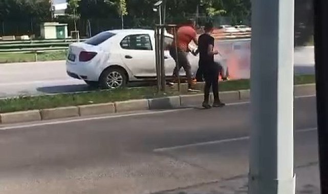 Seyir halindeki otomobil küle döndü
