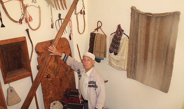 Sıla hasretiyle 17 yılda biriktirdiği eşyaları köy evinde sergiliyor